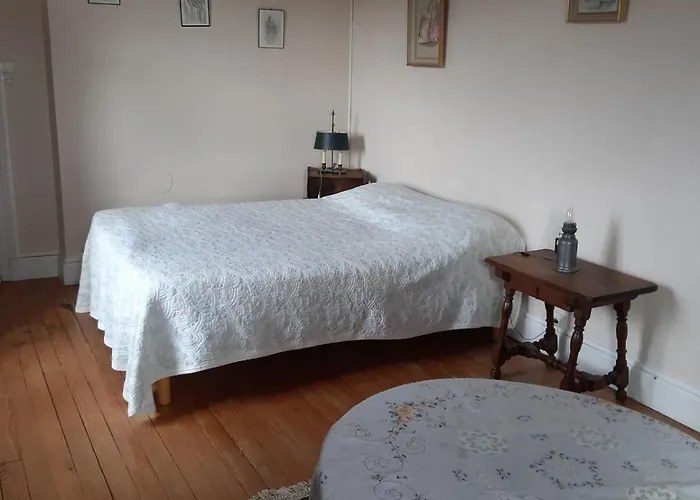 בית נופש Le Chateau Saucourt-sur-Rognon